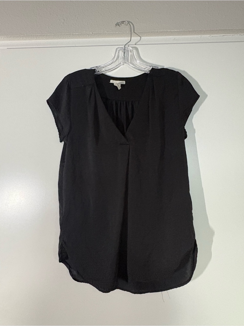 H&M black short sleeve V-neck blouse
